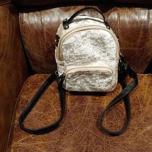 NWOT Fully Adjustable Gold Chenille Backpack
